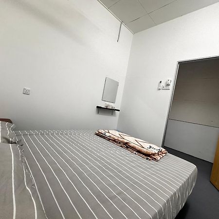 Jiaxin Dormitory - Puteri Wangsa 家馨旅舍 Ulu Tiram Luaran gambar