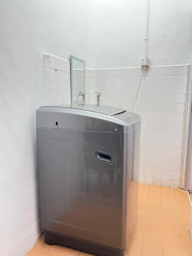 Jiaxin Dormitory - Puteri Wangsa 家馨旅舍 Ulu Tiram Luaran gambar