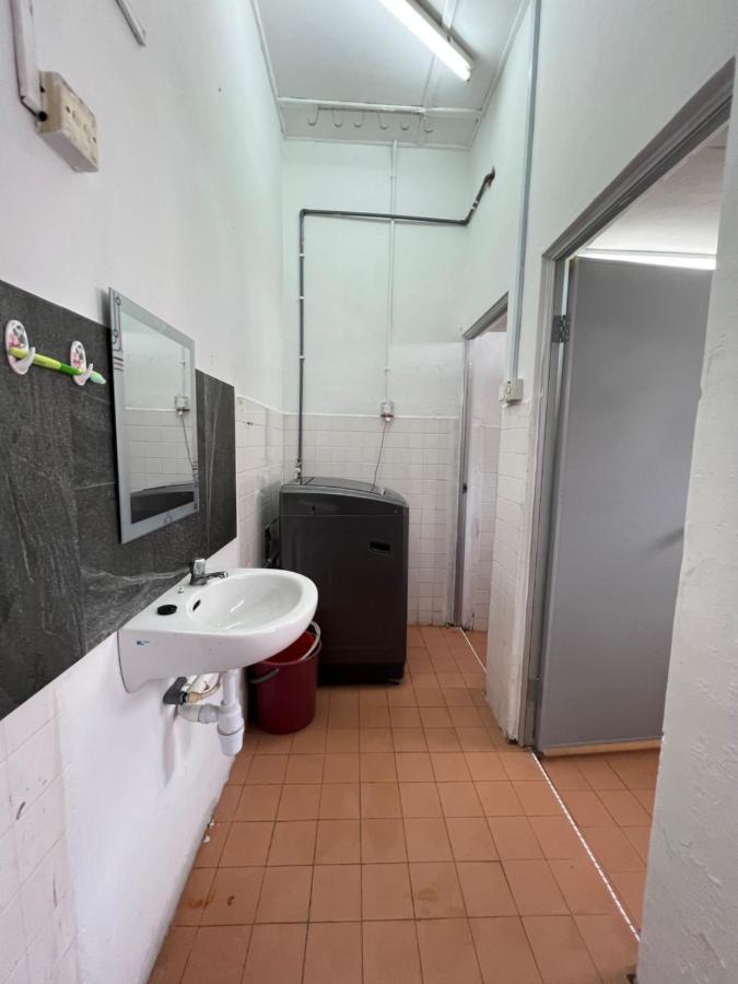 Jiaxin Dormitory - Puteri Wangsa 家馨旅舍 Ulu Tiram Luaran gambar