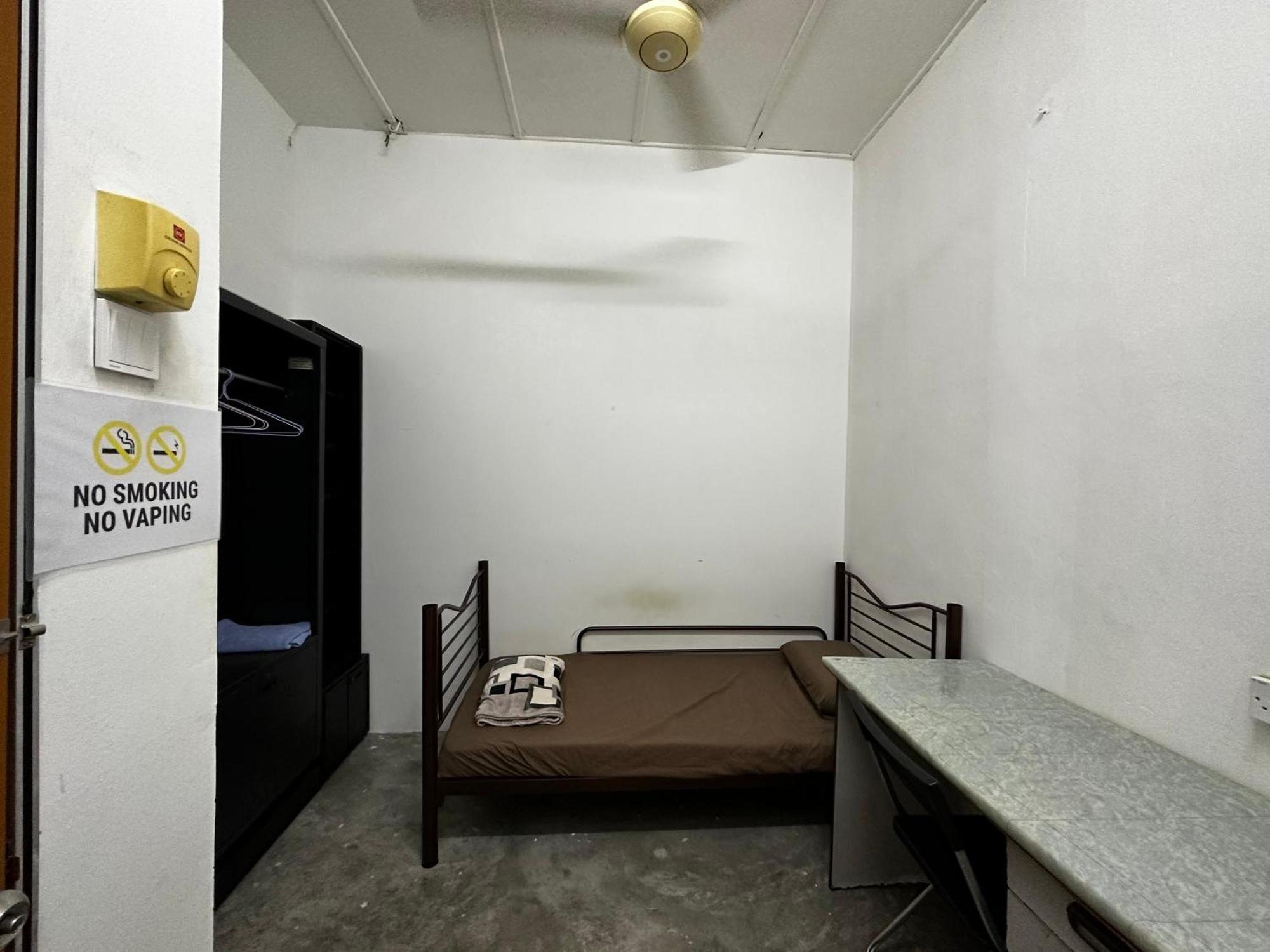 Jiaxin Dormitory - Puteri Wangsa 家馨旅舍 Ulu Tiram Luaran gambar