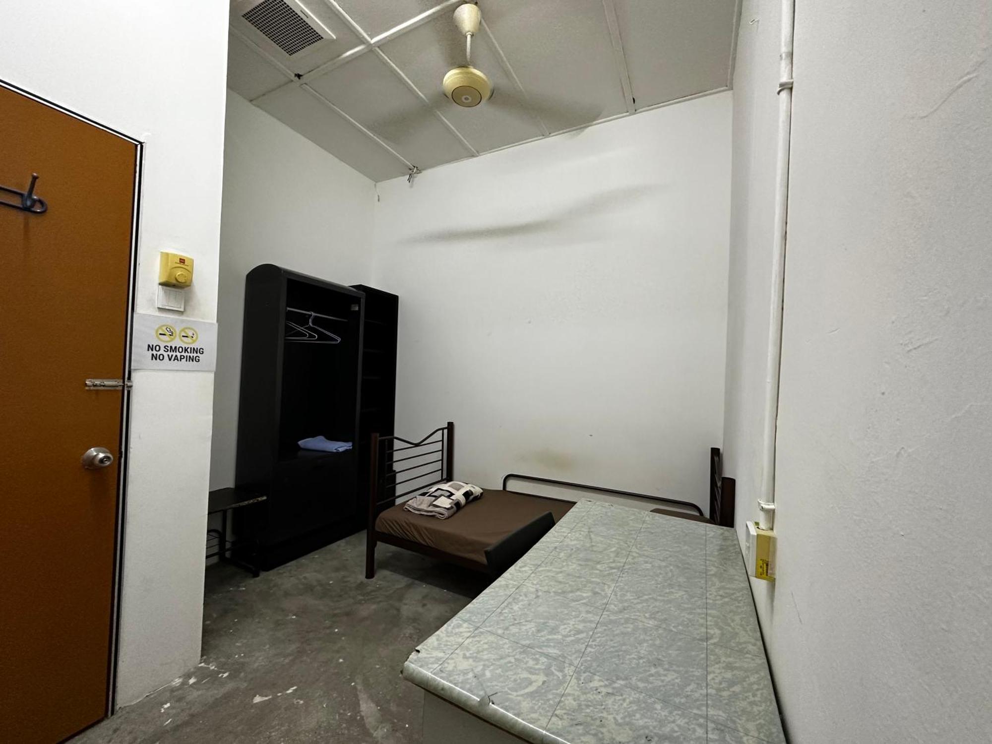 Jiaxin Dormitory - Puteri Wangsa 家馨旅舍 Ulu Tiram Luaran gambar