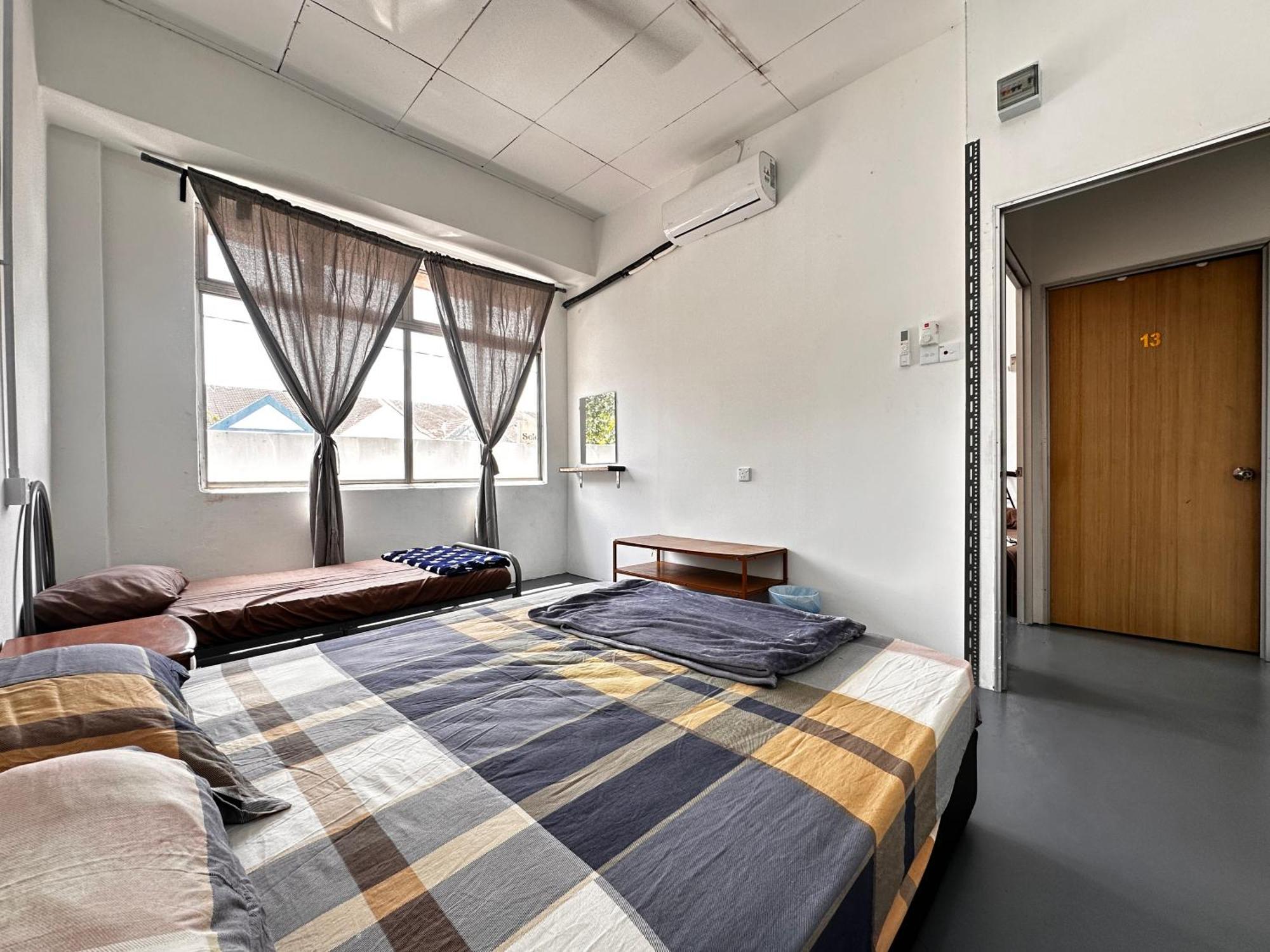 Jiaxin Dormitory - Puteri Wangsa 家馨旅舍 Ulu Tiram Luaran gambar