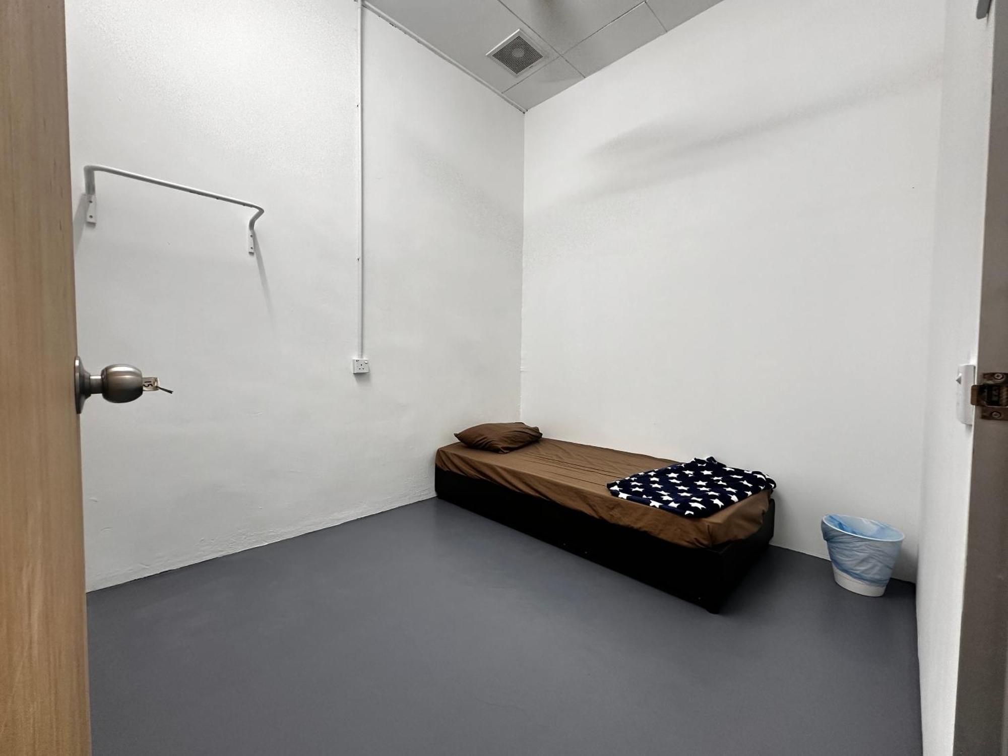 Jiaxin Dormitory - Puteri Wangsa 家馨旅舍 Ulu Tiram Luaran gambar